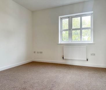 2 Bedroom Terraced for Rent - Photo 4
