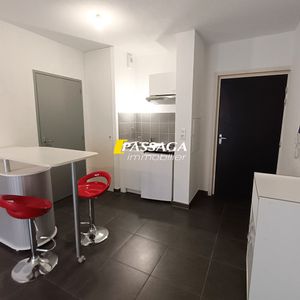 Location Appartement 1 pièce 37m² - Photo 2