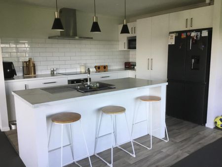 Modern family home - Photo 5