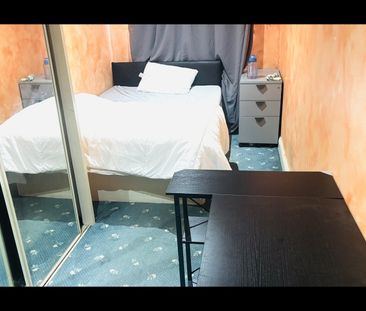 Room in a Shared House, Brixham Gardens, IG3 - Photo 2