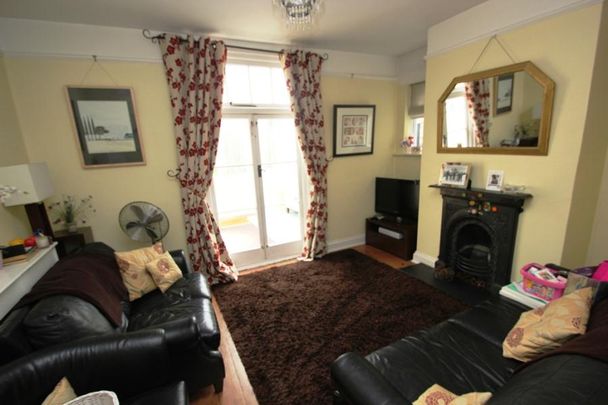 York Road, Byfleet - 4 bedrooms Property for lettings - Seymours - Photo 1