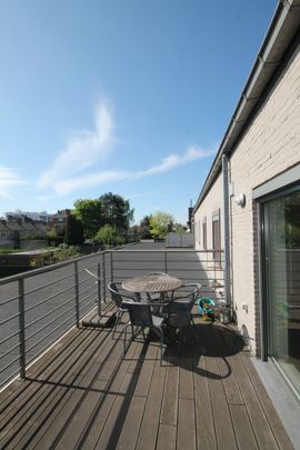 Modern en ruim appartement met terras en binnenstaanplaats - Foto 1