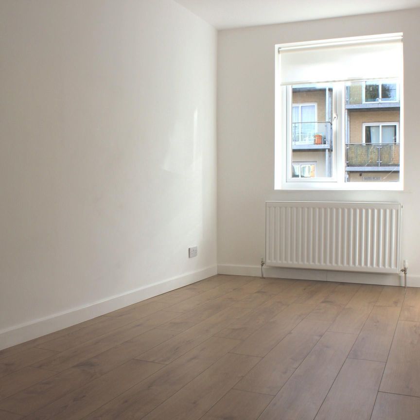 St James Road, Brentwood - Photo 1