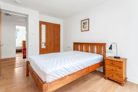 3 bedroom flat to rent - Photo 2