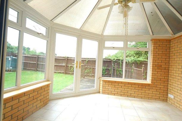 4 bedroom detached house to rent - Photo 1