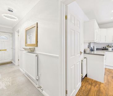 3 bedroom semi-detached bungalow to rent - Photo 3