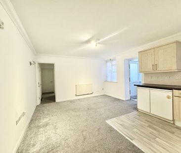 2 bedroom ground floor flat to rent - Photo 2