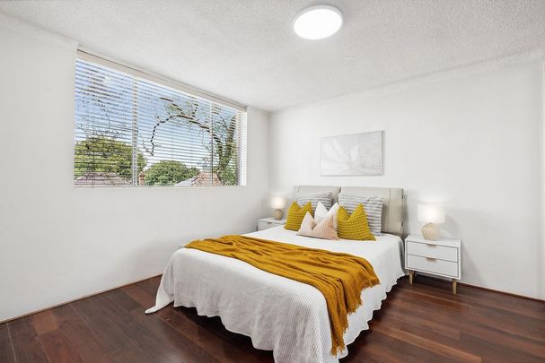 Luxuriously Renovated, Executive Style, Spacious And Sun-Kissed Two Bedroom Oasis, Only Moments To All Amenities, Station, Cafes And Shops - Photo 1