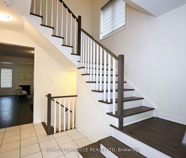 For Lease - 8 Copperhill Heights, Barrie, Ontario - Photo 1