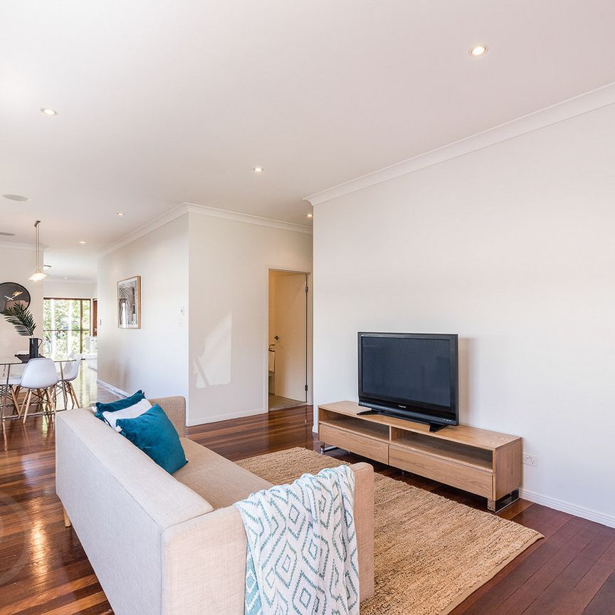 9 Longfellow Street, Norman Park QLD 4170 - House For Rent | Domain - Photo 1