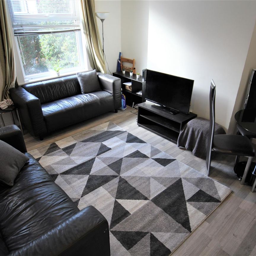 Beechwood Mount, Burley, LS4 2NQ, Leeds - Photo 1