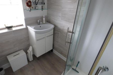 3 bedroom property to rent - Photo 3