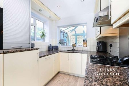 Moorfield Road, Denham, UB9 - Photo 2