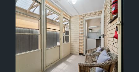 Light, Style & Modern Comfort by the Coast - Photo 5