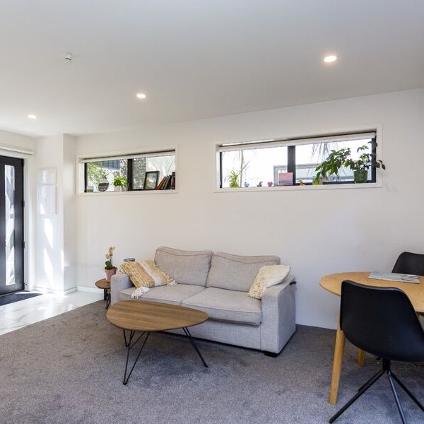 City living 1 x bedroom apartment fully furnished. - Photo 1