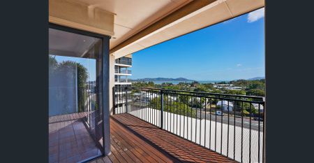 Ocean-view apartment with unbeatable lifestyle appeal - Photo 5