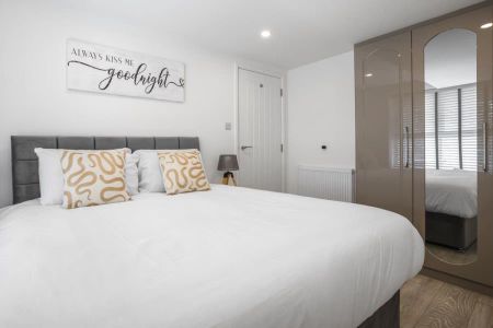 Centrium, Woking - 2 bedrooms Property for lettings - Seymours - Photo 4