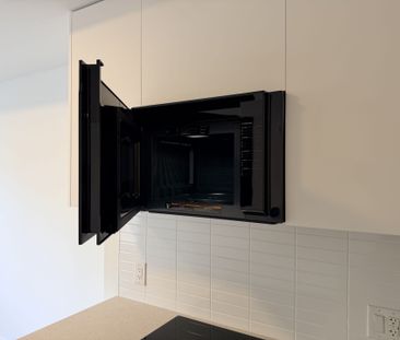 For Lease - 3250 Carding Mill Trail Unit# 220, Oakville, Ontario - Photo 2