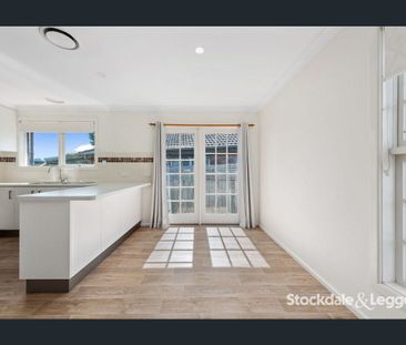 A SPACIOUS & STYLISH FAMILY HOME - Photo 6