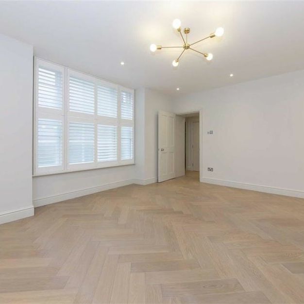 Bryanston Square - Photo 1