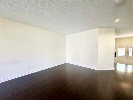 109 Calvington Ave - Photo 2