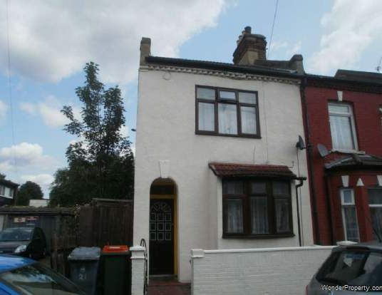 3 bedroom property to rent in London - Photo 1