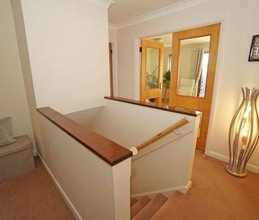 4 bedroom end of terrace house to rent - Photo 1