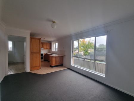 Three bedroom Family Home - Photo 5