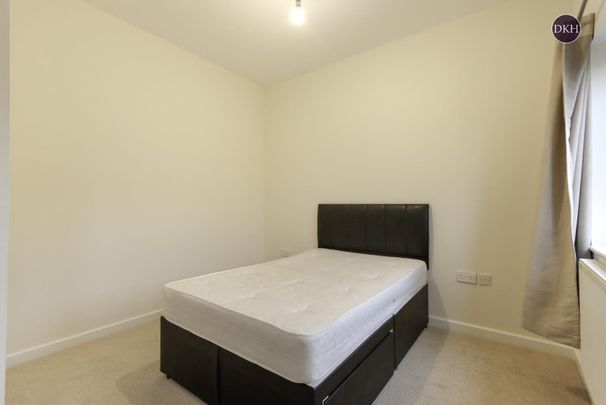 Silver Place, Watford, Hertfordshire, WD18 - Photo 1