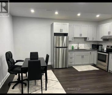 121 APPLEYARD AVENUE — 2 Bedroom - Photo 1