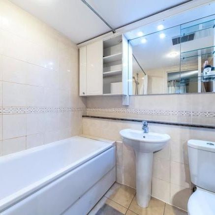 Room in a Shared Flat, Cape Yard, E1W - Photo 1