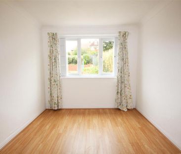2 bedroom semi-detached bungalow to rent - Photo 2