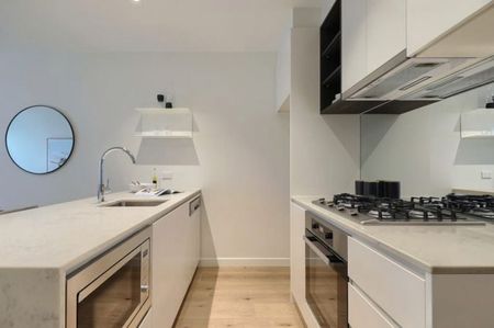 Immaculate Two Bedroom Apartment with Amazing Views - Photo 2