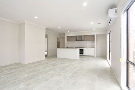 This home truly enjoys the best the Surf Coast and the City has to offer. - Photo 2