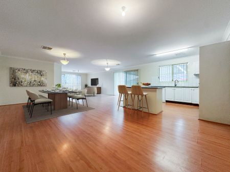 Large-Scale, Five Bedroom, Family Home with Swimming Pool - Photo 3