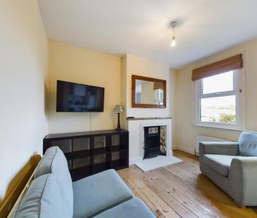 2 bedroom maisonette to rent - Photo 4