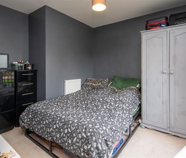 1 bed Flat To Let - Photo 4