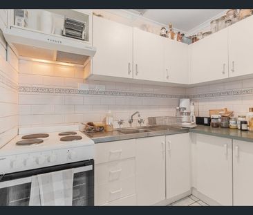 Comfort Living, Convenient Location - Photo 6
