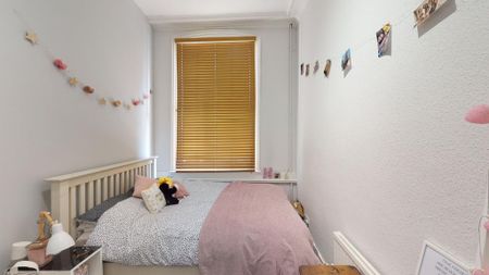 6 bedroom ground floor flat to rent - Photo 2