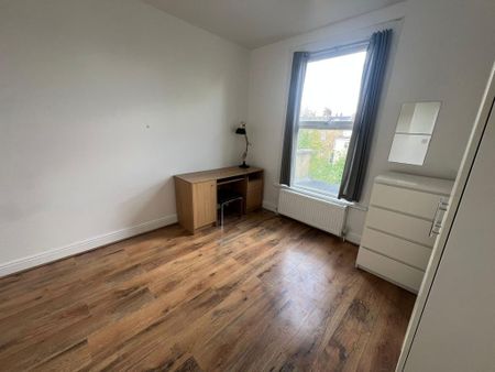 4 bedroom flat to rent - Photo 2