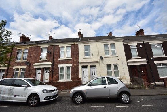 3 Bed - Eighth Avenue, Heaton - Photo 1