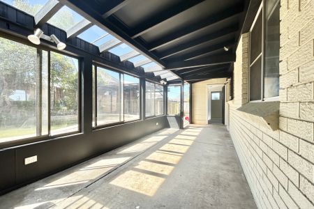 Beautifully renovated double-storey home perfect for growing families - Photo 3