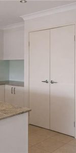 Quiet 3 Bedroom Duplex - Photo 3