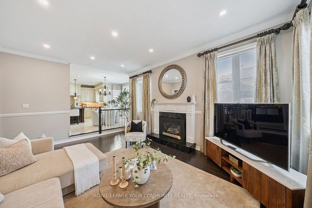 For Lease - 22 Theobalds Circle, Richmond Hill, Ontario - Photo 1