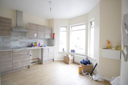 Crawley Road - 1 mins from Town Centre - LU1 1HX - Photo 4