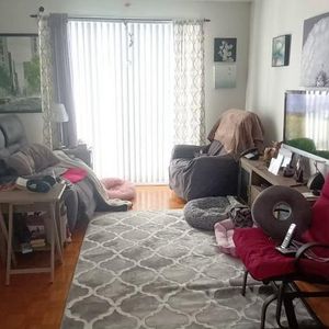 TERREBONNE 4 1/2 1ER MAI 1ER ÉTAGE AVEC PARKING - Photo 2