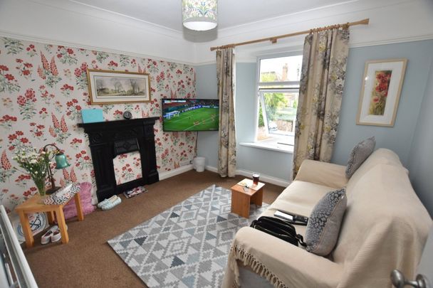 Hylands, 27 Barnpark Road, Teignmouth, TQ14 - Photo 1