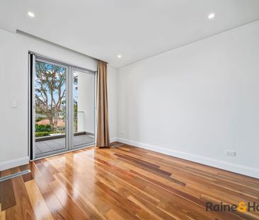 Luxury 5 Bedroom Duplex in Prime Eastwood Location - Photo 6
