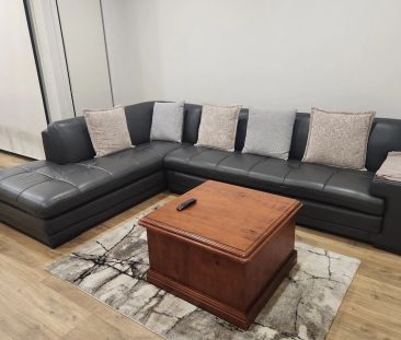 Spacious Home in Prime Royal Park Location - Photo 4