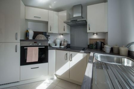 2 bedroom retirement property to rent - Photo 5